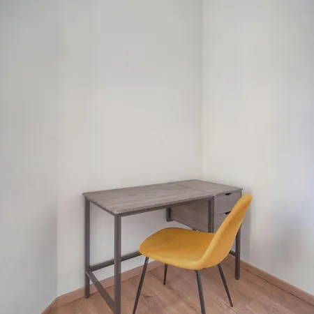 Off Centre Riviera Escape Bright 2br 70m2 Calm Street Ac Ultrafast Wifi Apartament