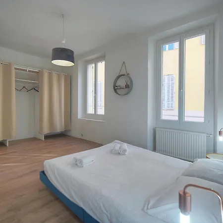 Off Centre Riviera Escape Bright 2br 70m2 Calm Street Ac Ultrafast Wifi *