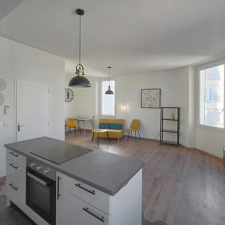 Off Centre Riviera Escape Bright 2br 70m2 Calm Street Ac Ultrafast Wifi *